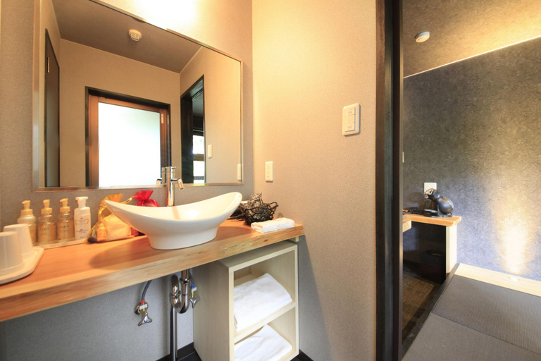 Bathroom 4, Yutorelo-an, Hakone