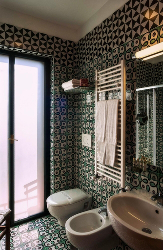 Bathroom 4, La Moresca, Salerno