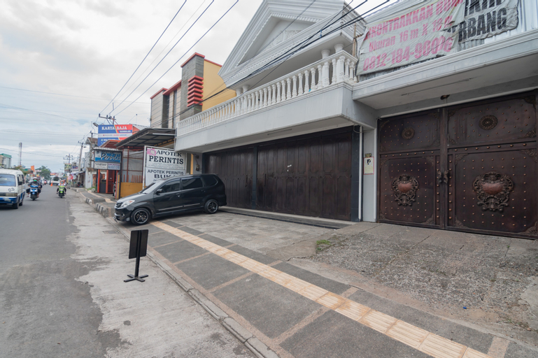 Exterior & Views 6