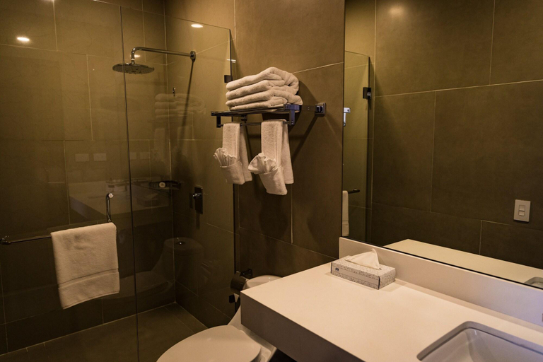 Bathroom 5, Acantilados, Tamanique