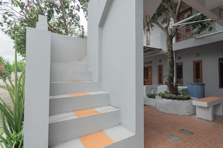 Exterior & Views 4, Lembur Kiwari Setra Duta RedPartner, Bandung