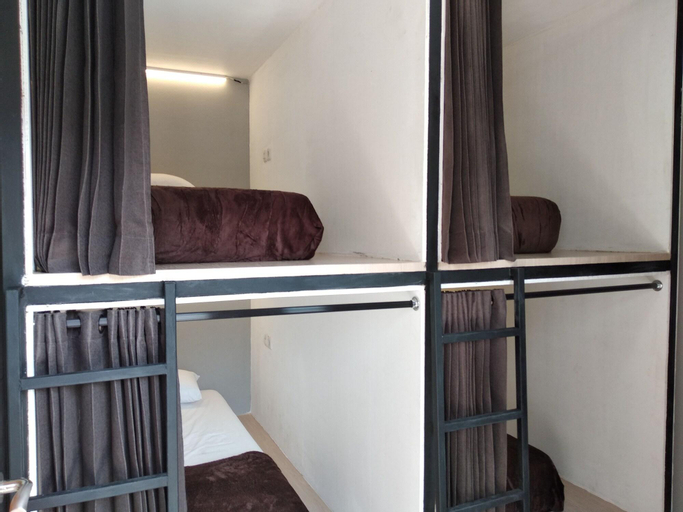 Bedroom 2, GH Capsule - Hostel, East Jakarta