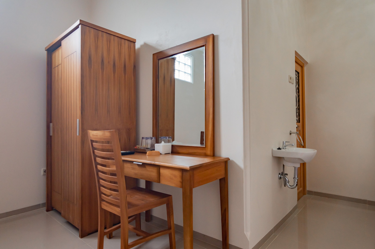 Bedroom 4, RedDoorz Syariah Plus @ Perintis Guesthouse Tasikmalaya, Tasikmalaya