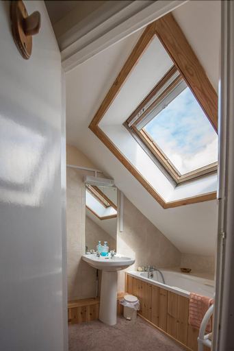 Bathroom 5, Glendower, Pembrokeshire