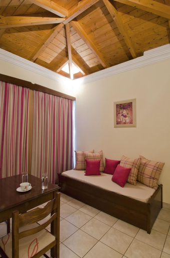 Bedroom 2, Makis Inn Resort, Peloponnese