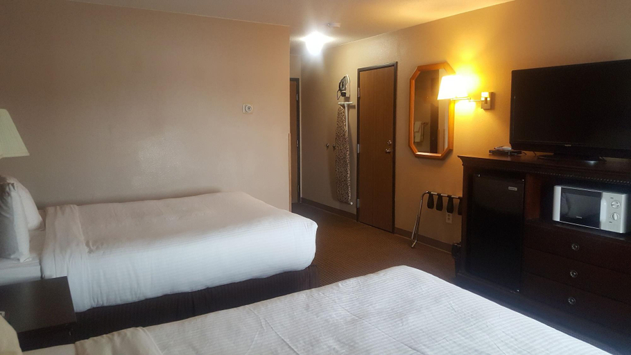 Bedroom 3, Crookston Inn And Convention Center, Polk