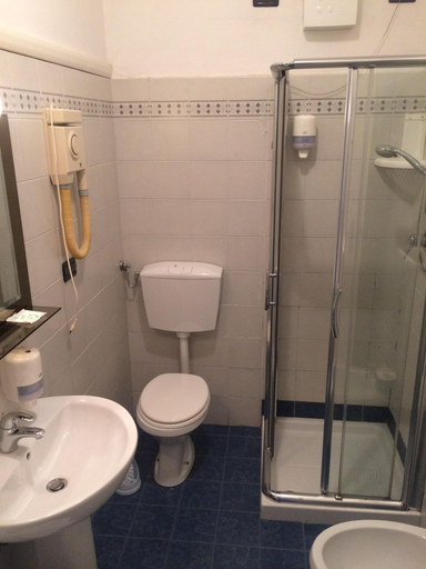 Bathroom 4, Hotel Perla Del Mare, Lucca