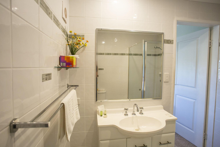 Bathroom 4, Ainslie Manor Bed And Breakfast, Redcliffe-Scarborough