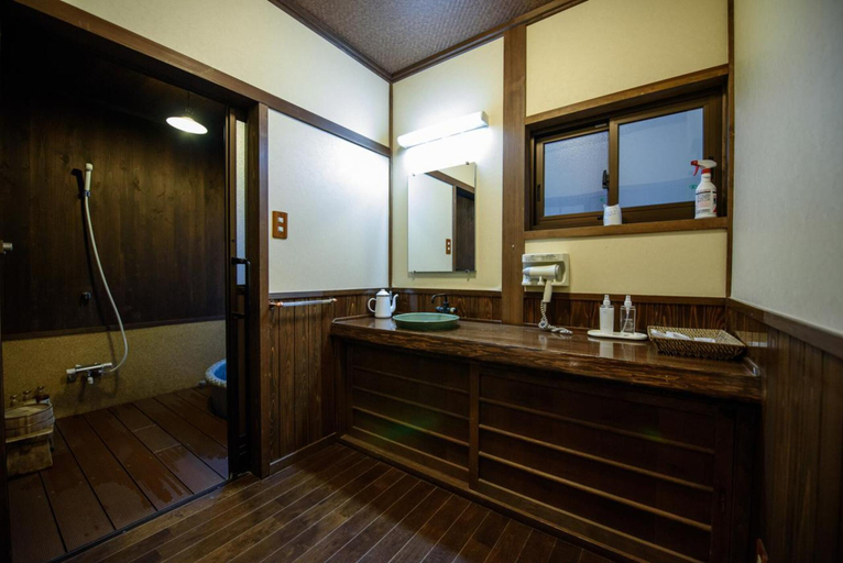 Bathroom 4, Yunohira Onsen Ryokan Kamiyanagiya, Yufu