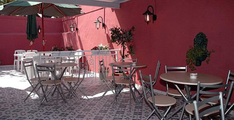 Food & Drinks 5, Hotel Du Centre, Saint-Denis