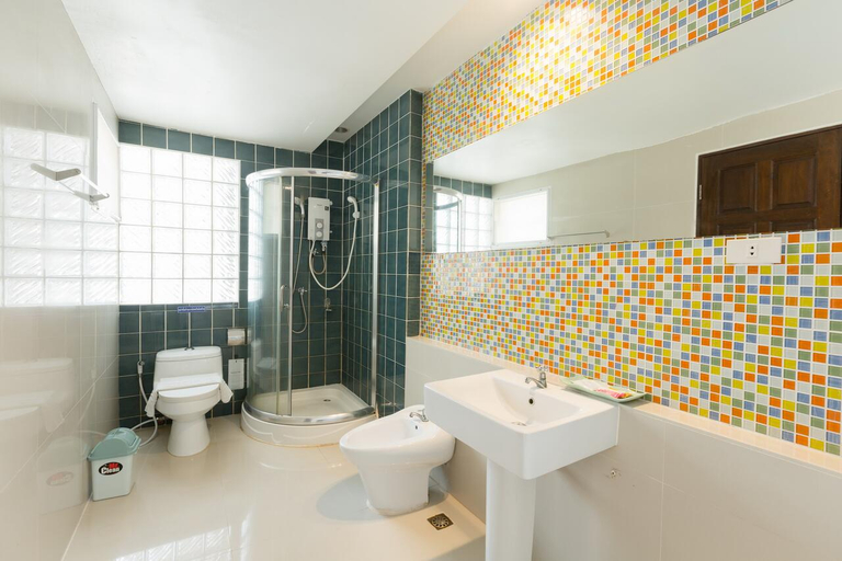 Bathroom 5, Kiang Talay Resort, Muang Rayong