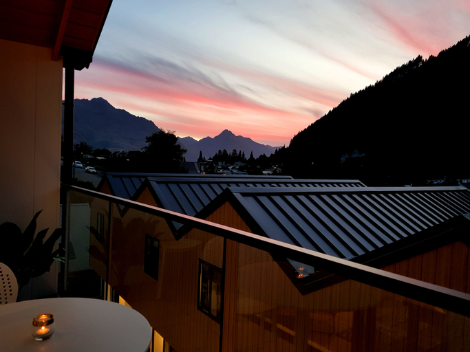 Exterior & Views 1