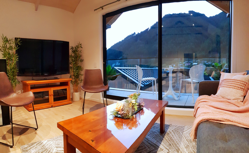 Exterior & Views 4