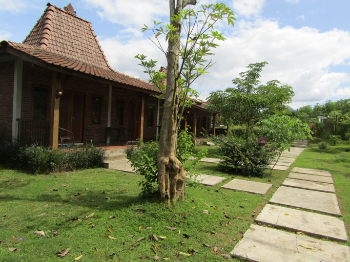 Exterior & Views 21