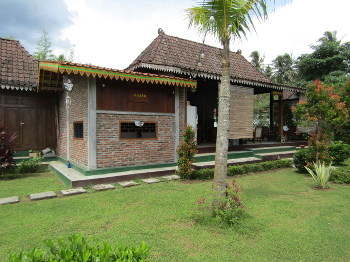Exterior & Views 16