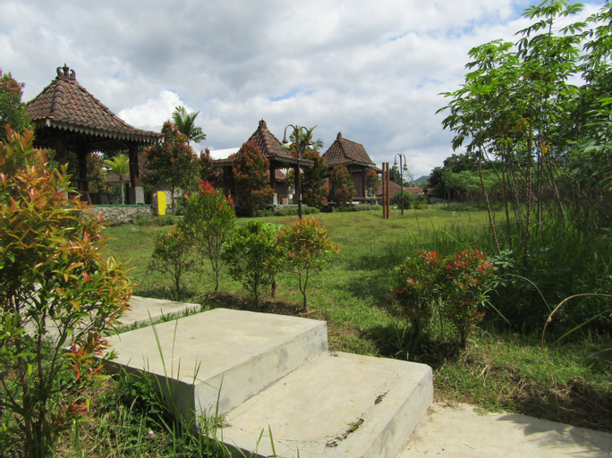 Exterior & Views 17