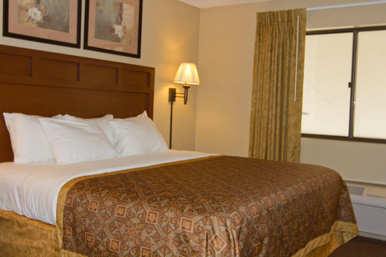 Bedroom 4, Greenstay Hotel & Suites, Phelps