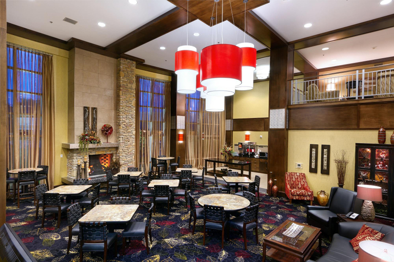 Food & Drinks 5, Clubhouse Hotel & Suites Pierre, Hughes