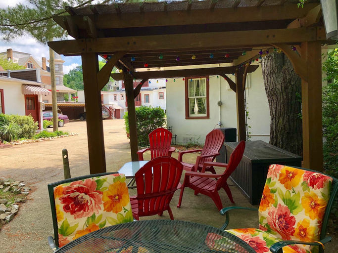 Public Area 3, Gold-Inn Hot Springs, Garland
