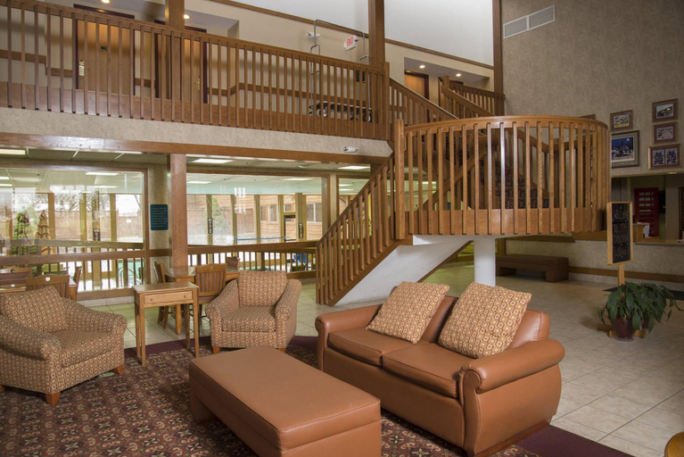Public Area, Carlton Lodge Adrian, Lenawee