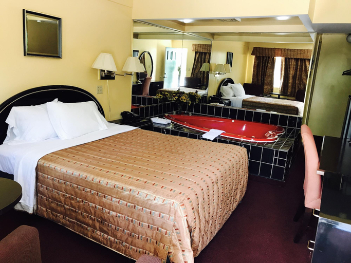 Bedroom 2, Sunset Inn, Niagara