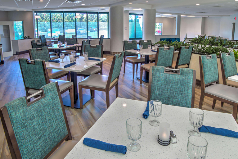 Food & Drinks 5, Embassy Suites by Hilton Indianapolis North, Indianapolis