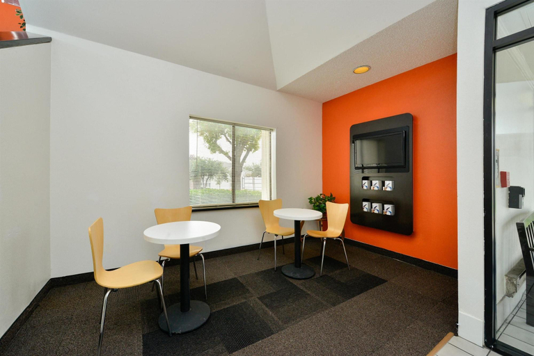 Public Area, Motel 6 Plano, TX - West - Frisco, Collin