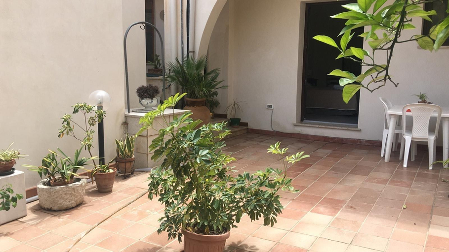Exterior & Views 2, Ro.Ri Rooms, Trapani