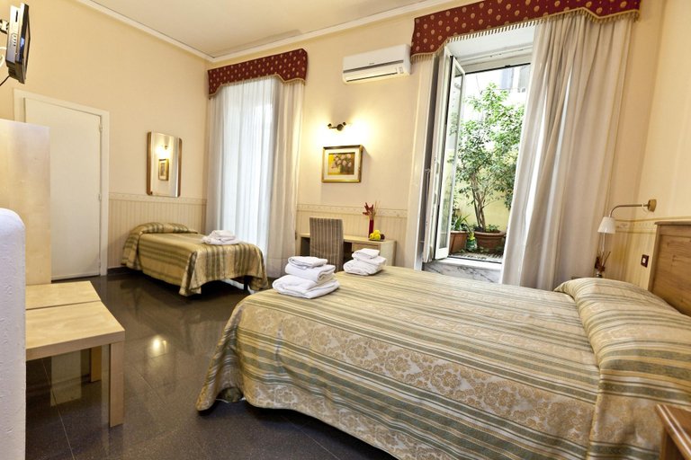 Bedroom 2, MediNaples, Napoli