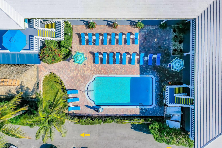 Exterior & Views 2, Carriage House Resort Motel, Broward