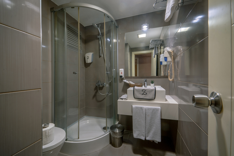 Bathroom 4, Grand Zeybek Hotel, Konak