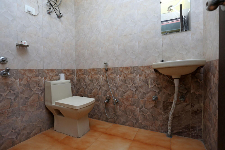 Bathroom, Hotel Airport Swift Inn, Delhi