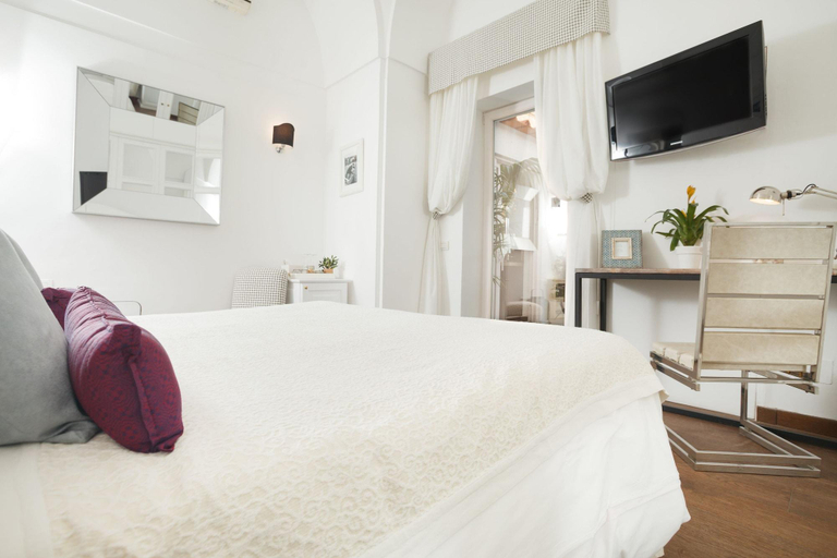 Bedroom 2, Casa di Capri, Napoli