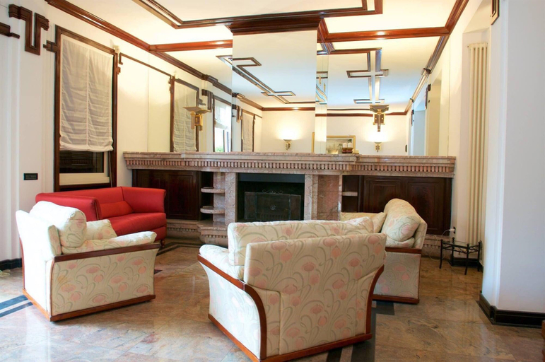 Public Area 3, La Maison Royale, Rome