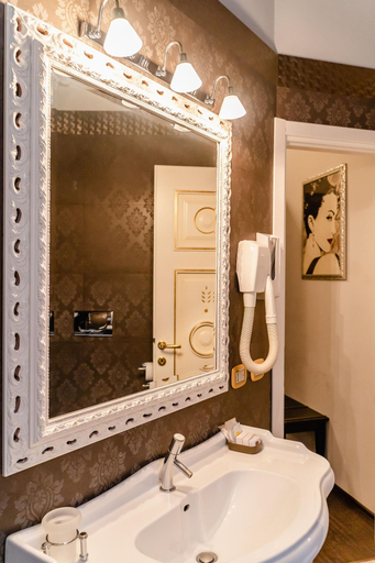 Bathroom 5, Locanda del Sole, Rome