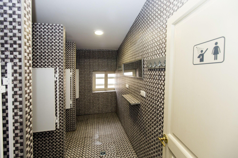 Bathroom 4, River Hostel, Valencia