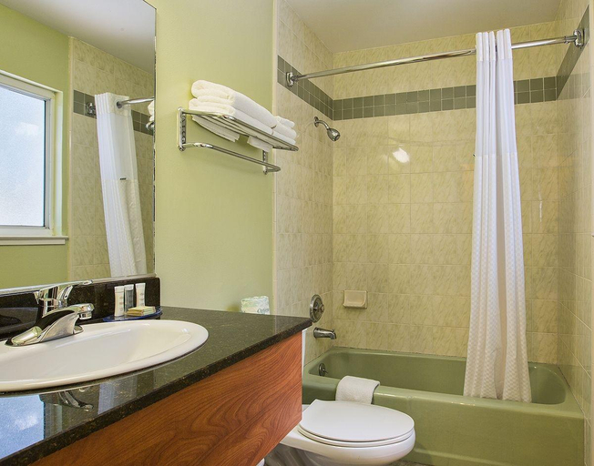 Bathroom 4, Hotel Parmani, Santa Clara