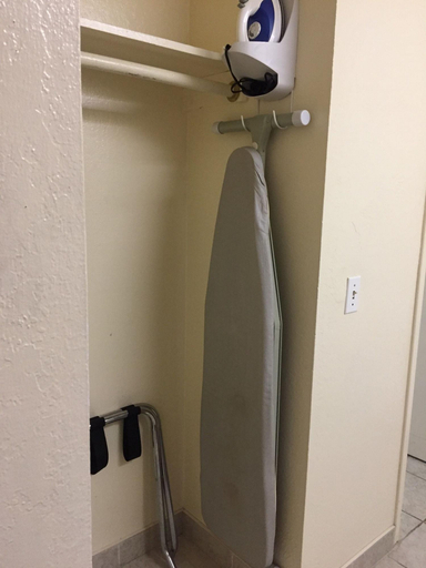 Bathroom 4, Pine Tree Inn, Jackson