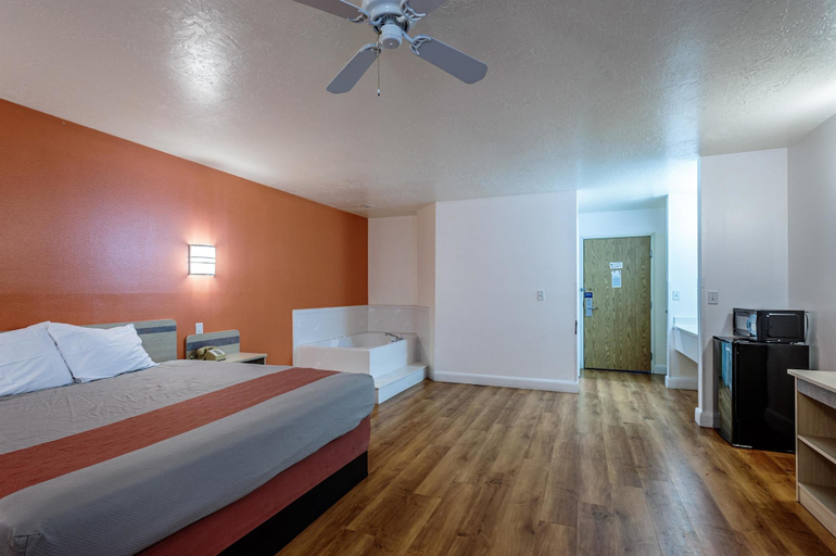 Bedroom 3, Motel 6 Beaver, Beaver