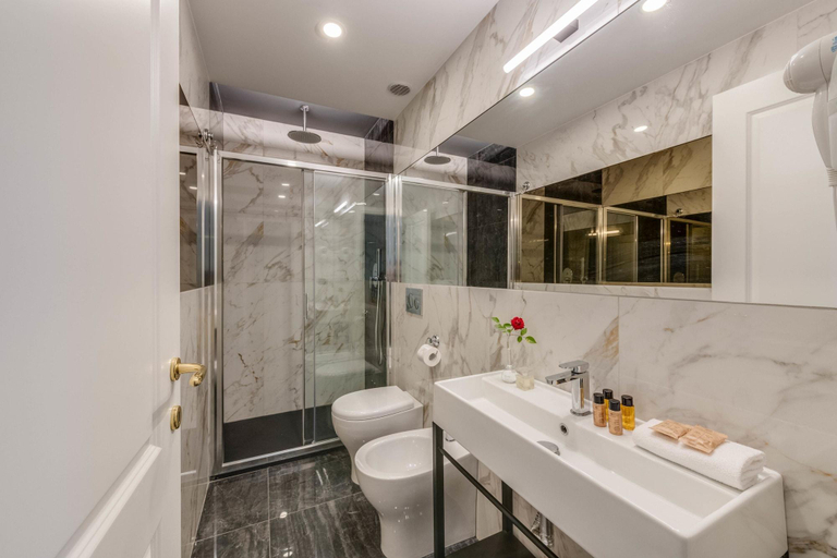 Bathroom 5, Adrianus Hotel, Rome