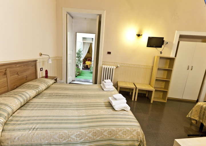 Bedroom 3, MediNaples, Napoli