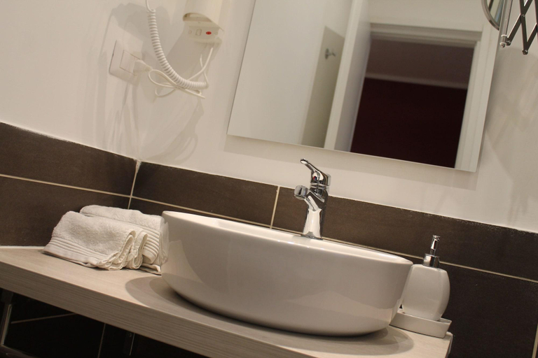 Bathroom 4, Le Coq Rooms Suite, Rome