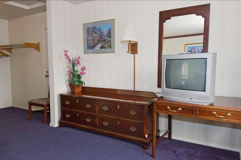 Public Area 2, Sequim Bay Lodge, Clallam
