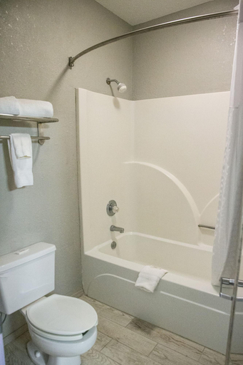 Bathroom 4, Mockingbird Inn Suites, Monroe