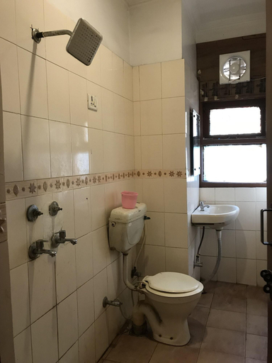 Bathroom 3, Hotel Rachana Tourist, Delhi