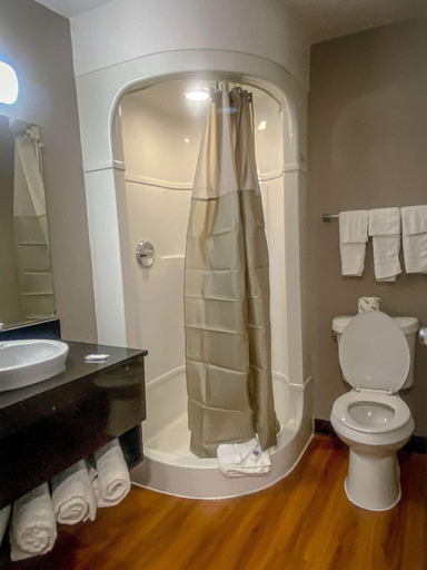 Bathroom 5, Motel 6 Wichita Ks, Sedgwick