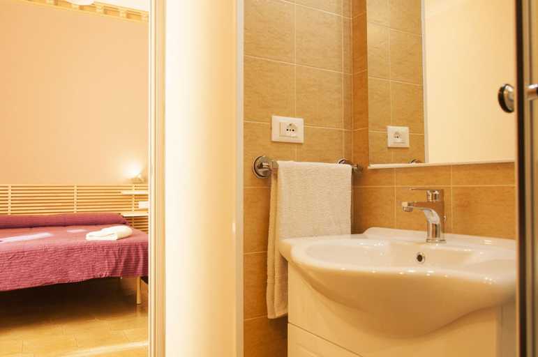 Bathroom 4, Palazzo Paladini Rooms Lecce, Lecce