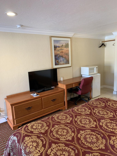 Public Area 3, A-1 Budget Motel, Klamath