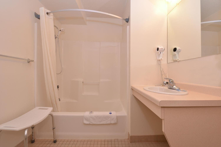 Bathroom 5, AmeriVu Inn - Park Falls, Price