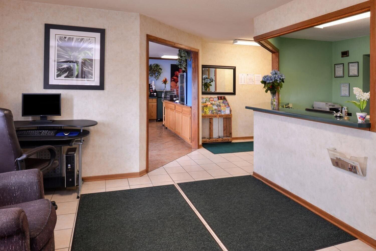Public Area 3, AmeriVu Inn - Park Falls, Price